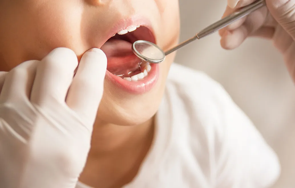 Feature 07 口の周囲の筋力トレーニングを行なっています。